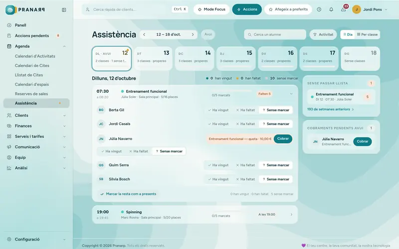 El control d'assistència de les classes d'avui, amb els alumnes de cada sessió i els cobraments pendents.